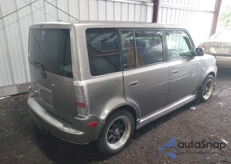 2004 Scion Xb Base (A4) z USA, uszkodzony, nr VIN JTLKT324040161377